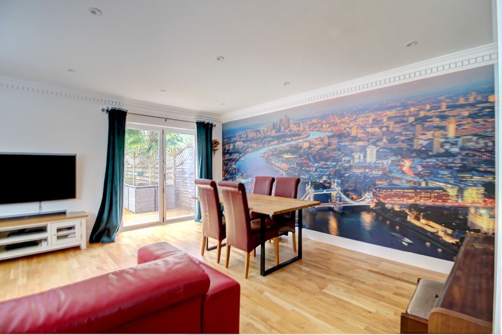 Property photo 3 of 21 Lounge Diner