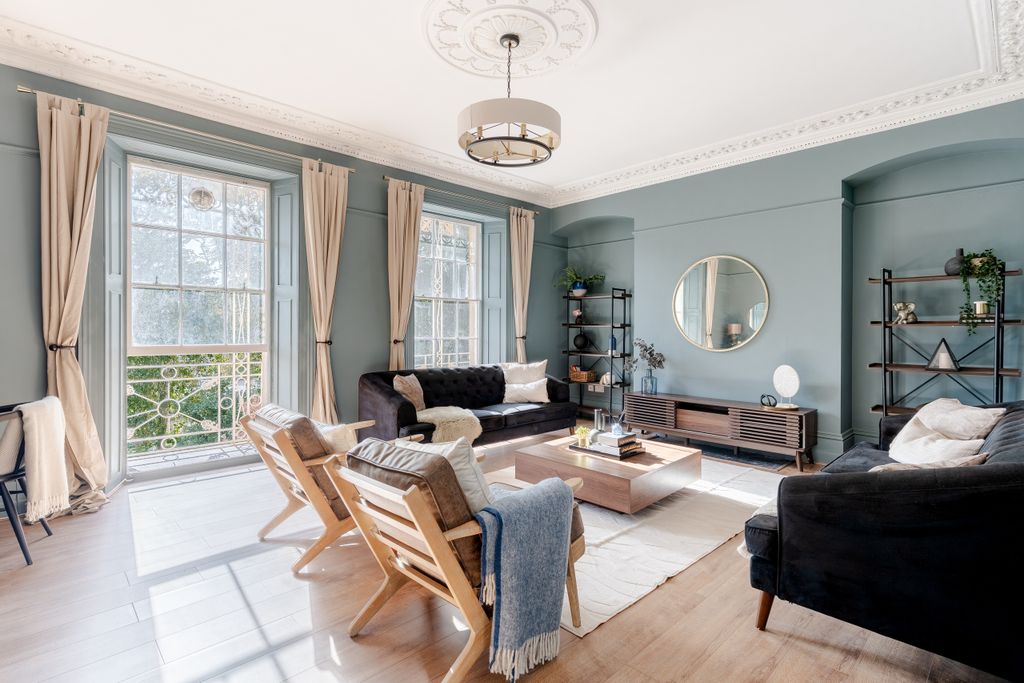Property photo 1 of 16 A7408512-Hdr-6