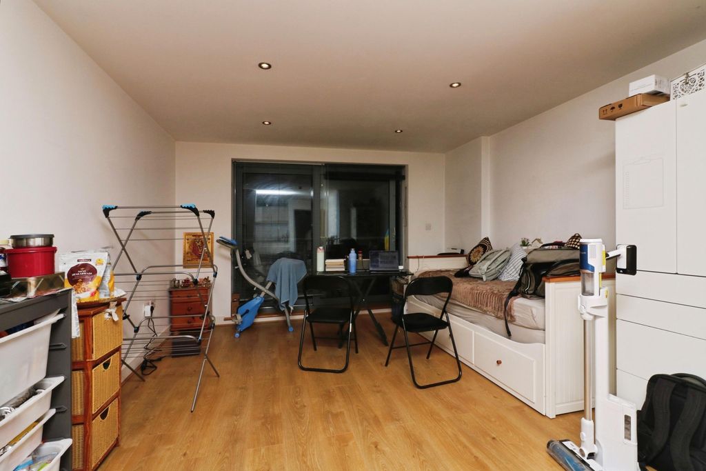 Property photo 3 of 5