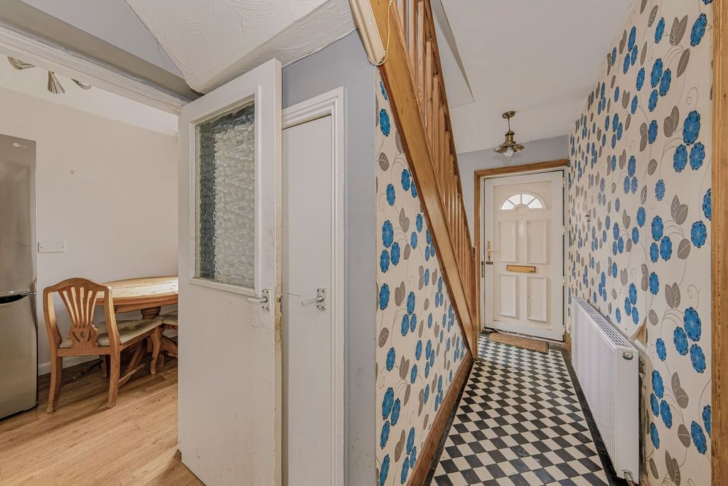 Property photo 2 of 23