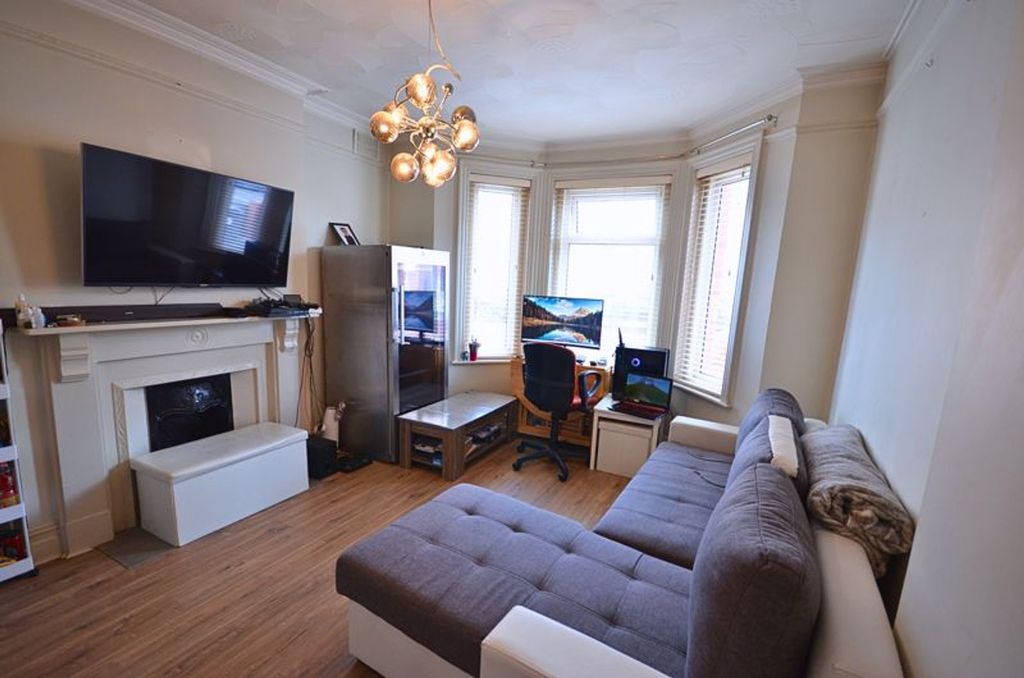 Property photo 2 of 8