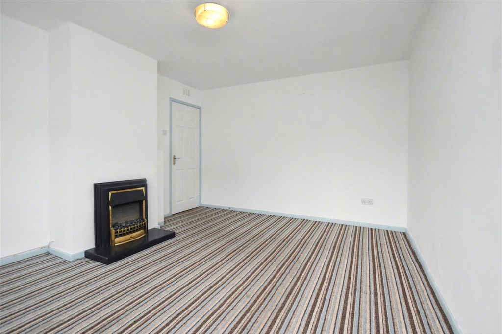 Property photo 2 of 17 Picture No. 11