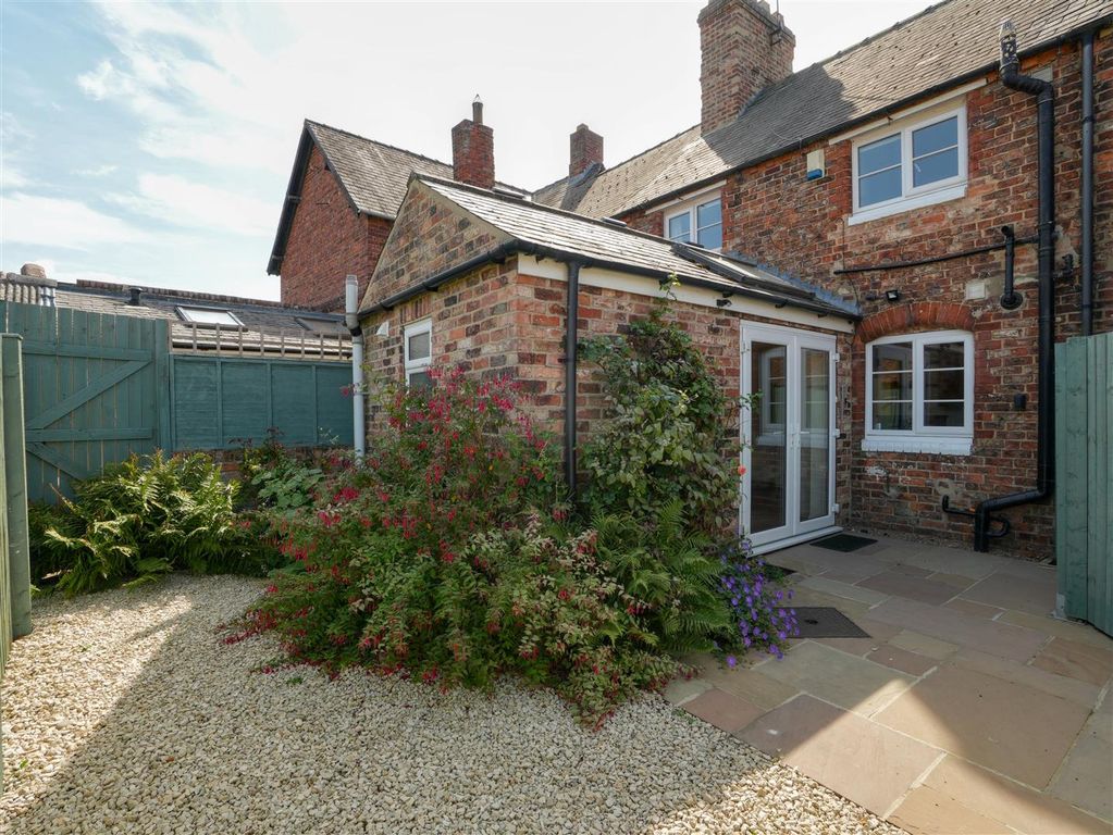 Property photo 2 of 16 External