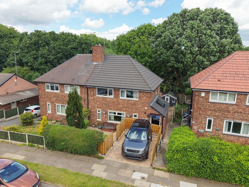Property photo 1 of 32
