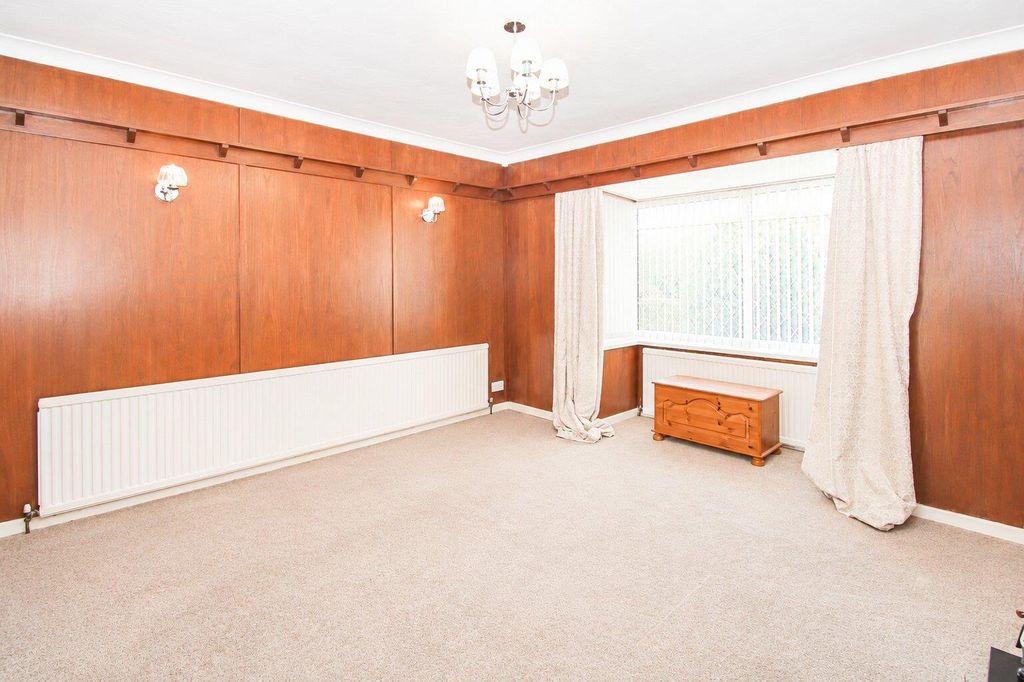 Property photo 3 of 9 Lounge