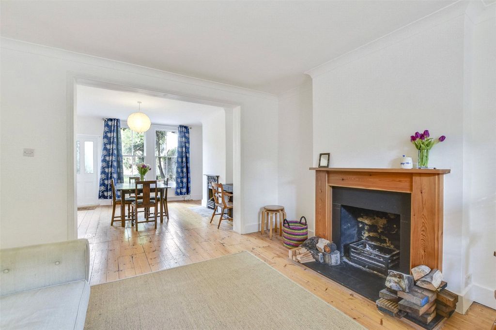 Property photo 2 of 11 Living Room