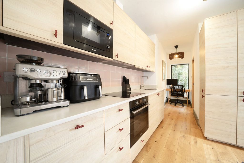 Property photo 3 of 9 Kitchen