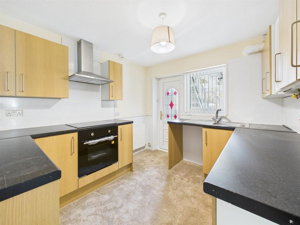 Property photo 3 of 9 Kitchen