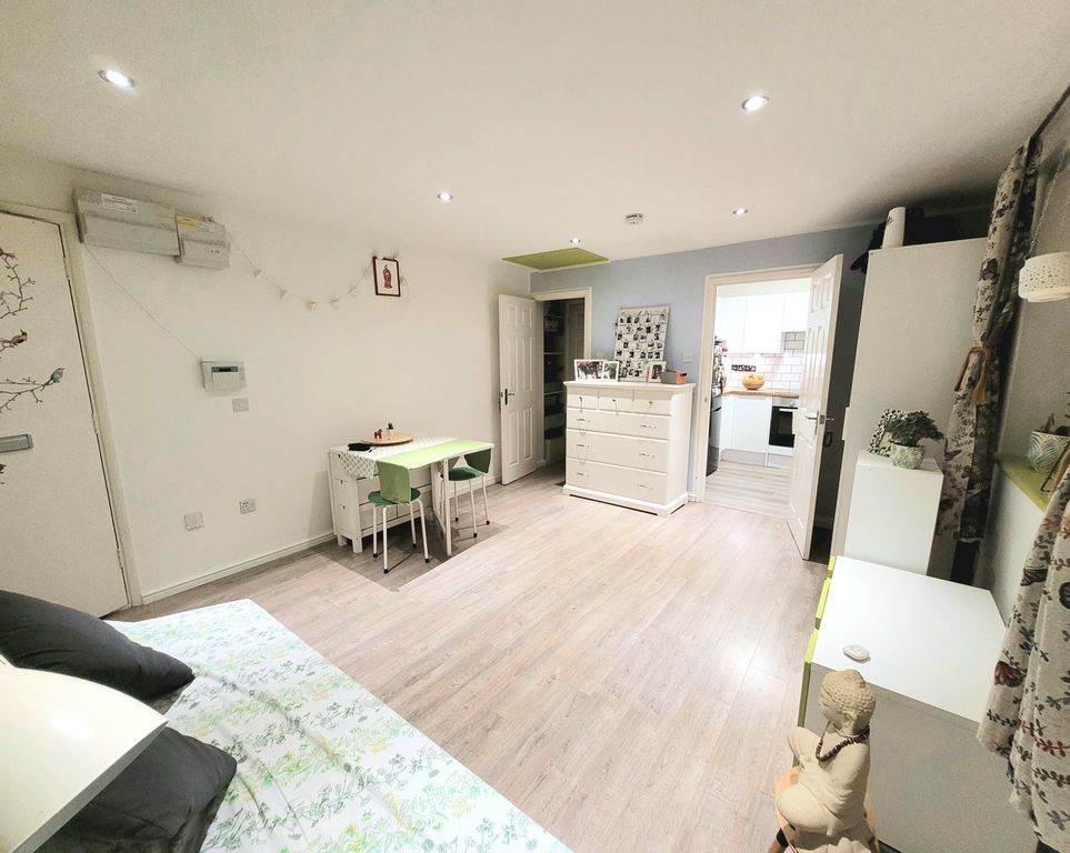 Property photo 3 of 6 Image