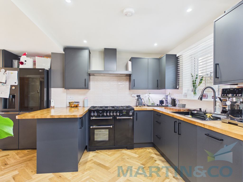 Property photo 2 of 14 Kitchen