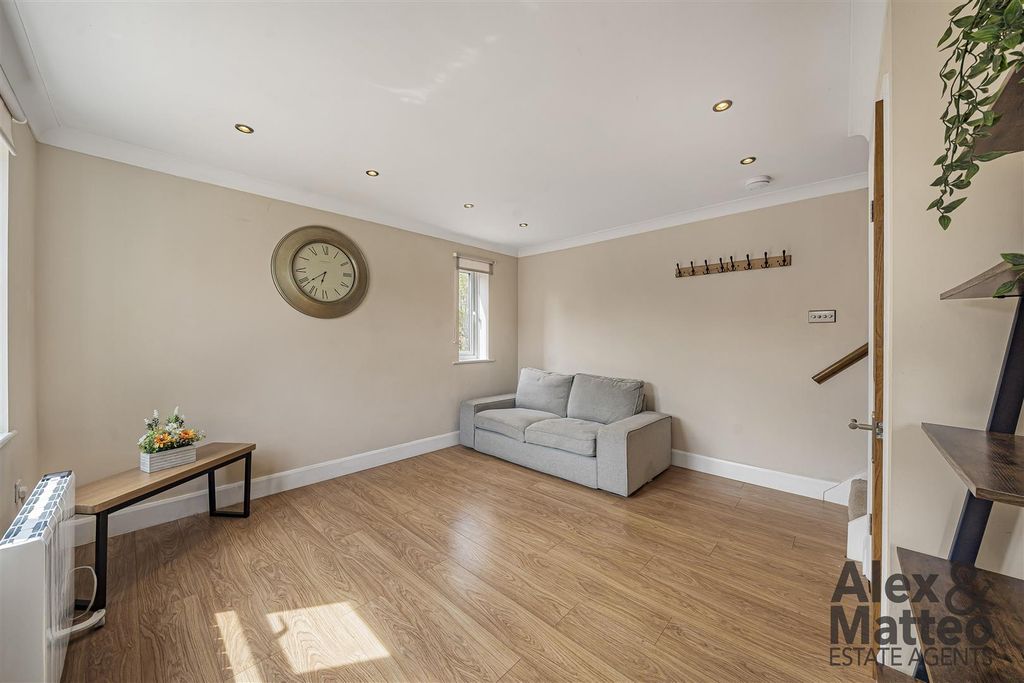 Property photo 2 of 17 Welsford Street