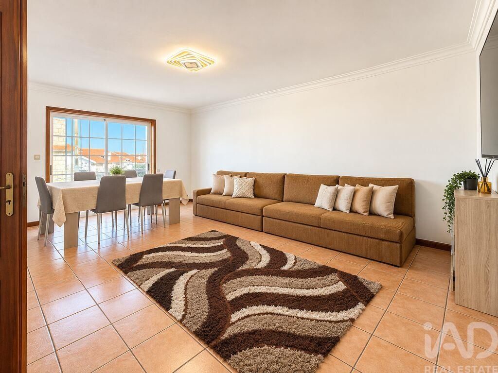 Property photo 2 of 32