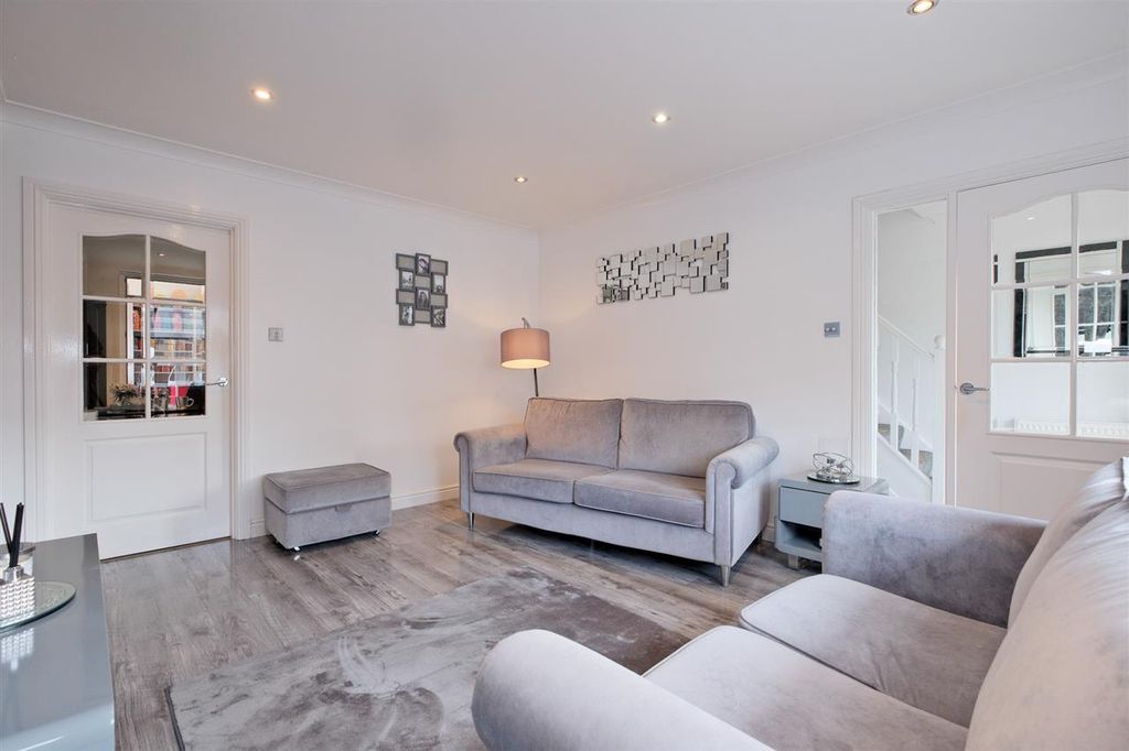 Property photo 3 of 25