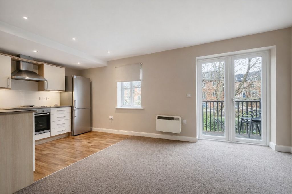 Property photo 2 of 8 Lounge