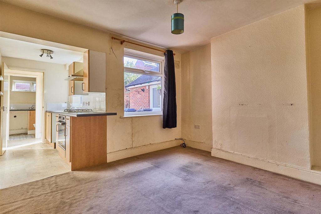 Property photo 3 of 10 Dining Room