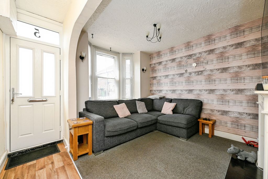 Property photo 3 of 19