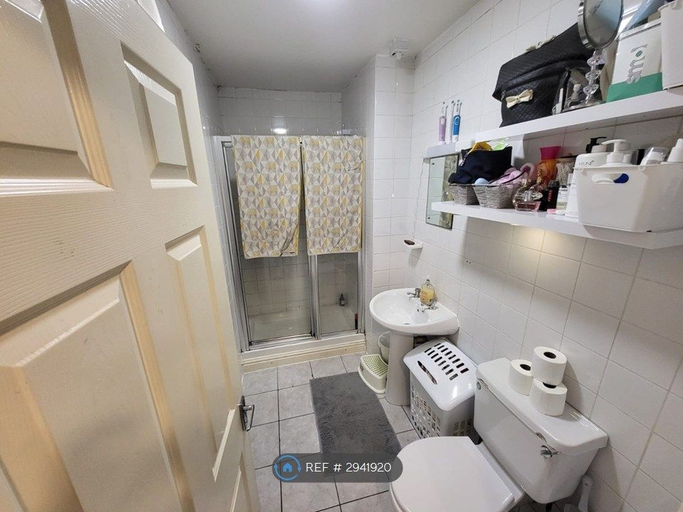 Property photo 2 of 7 Bathroom