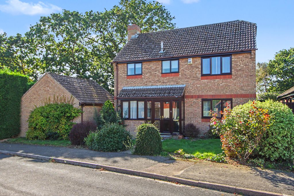 Property photo 1 of 24 1 Spindlewood Drive, Bexhill-On-Sea, East Sussex, Tn39 4Rr