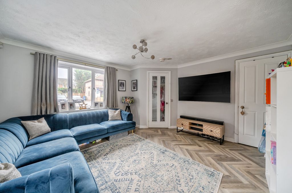 Property photo 2 of 18 1402662-18-697760...