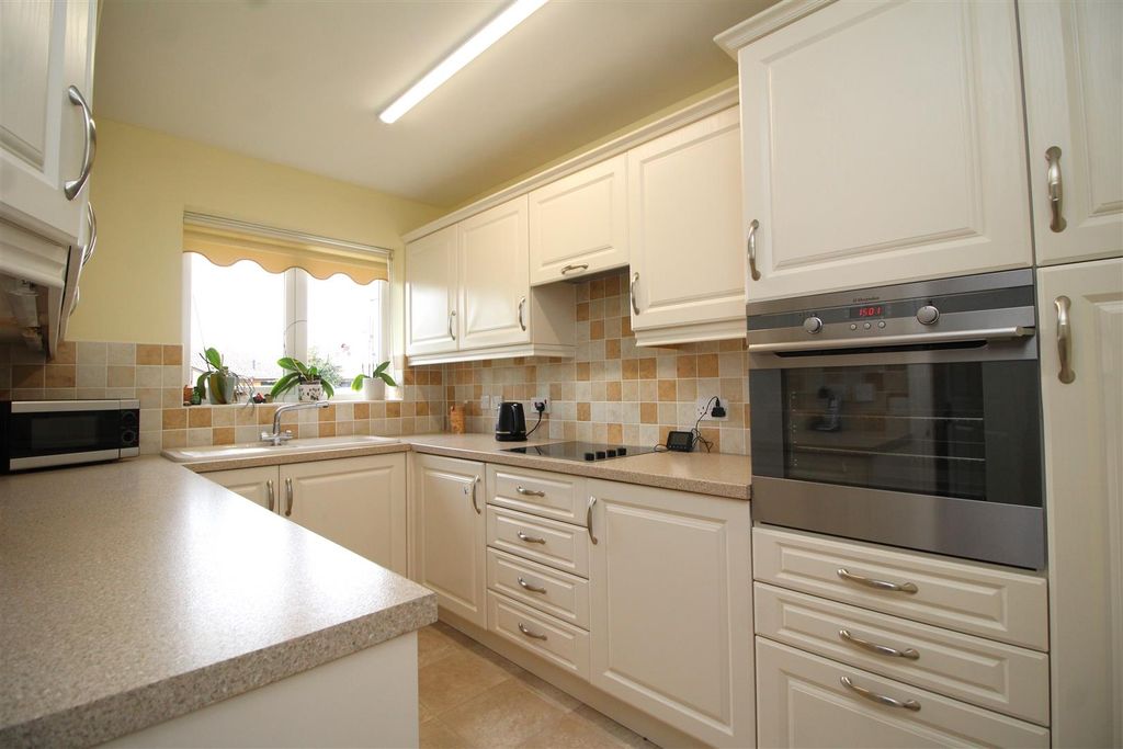 Property photo 3 of 11 Kitchen 1 .Jpg