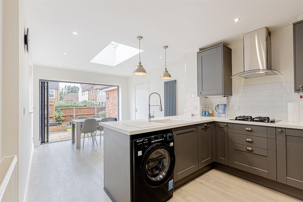 Property photo 3 of 28 Princess Close (10).Jpg