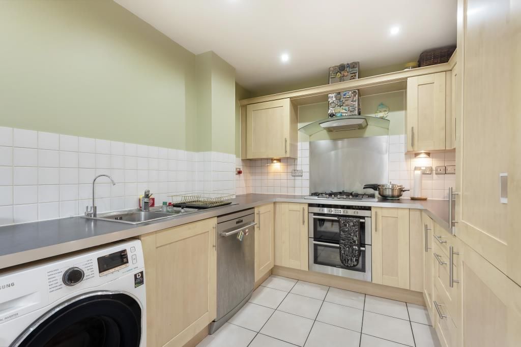 Property photo 3 of 10 Kitchen