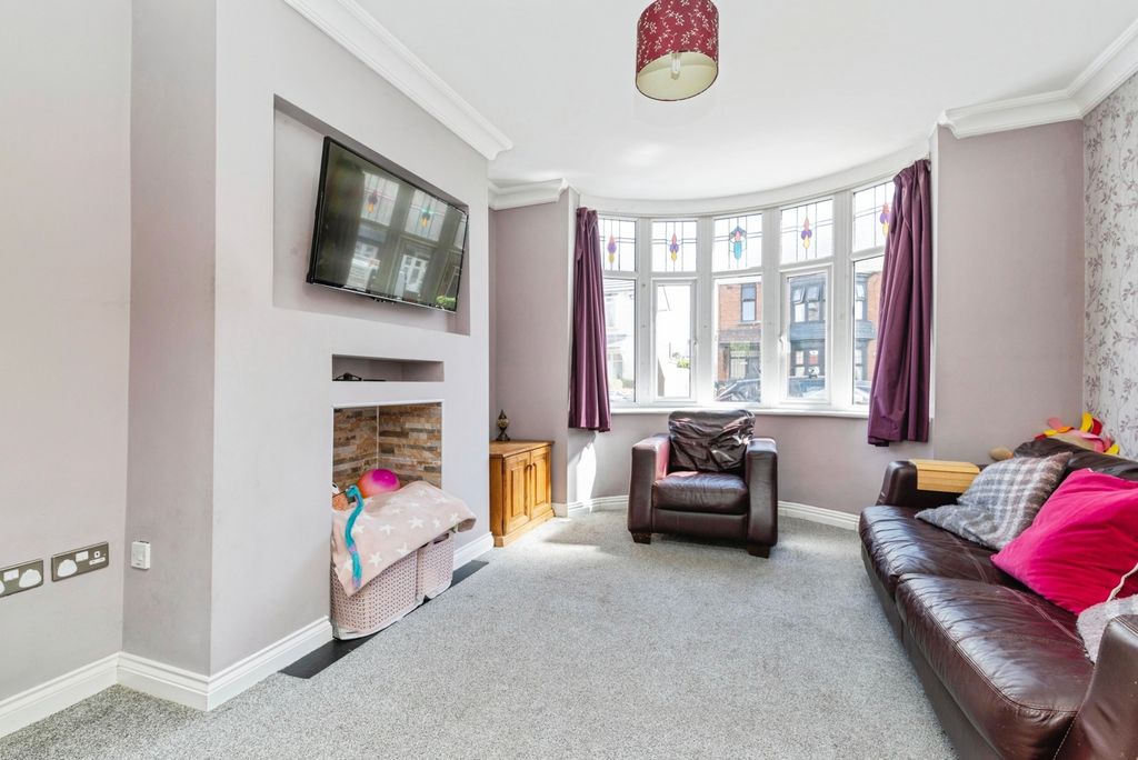 Property photo 3 of 16 Pbox-Img.Jpg
