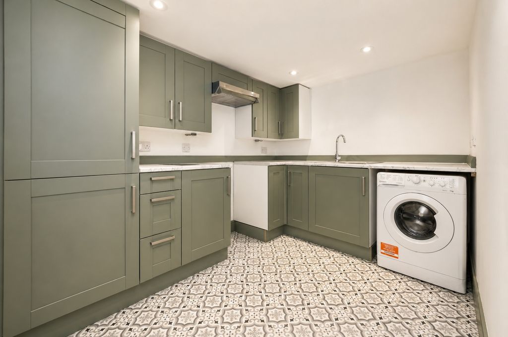 Property photo 2 of 16 3589852