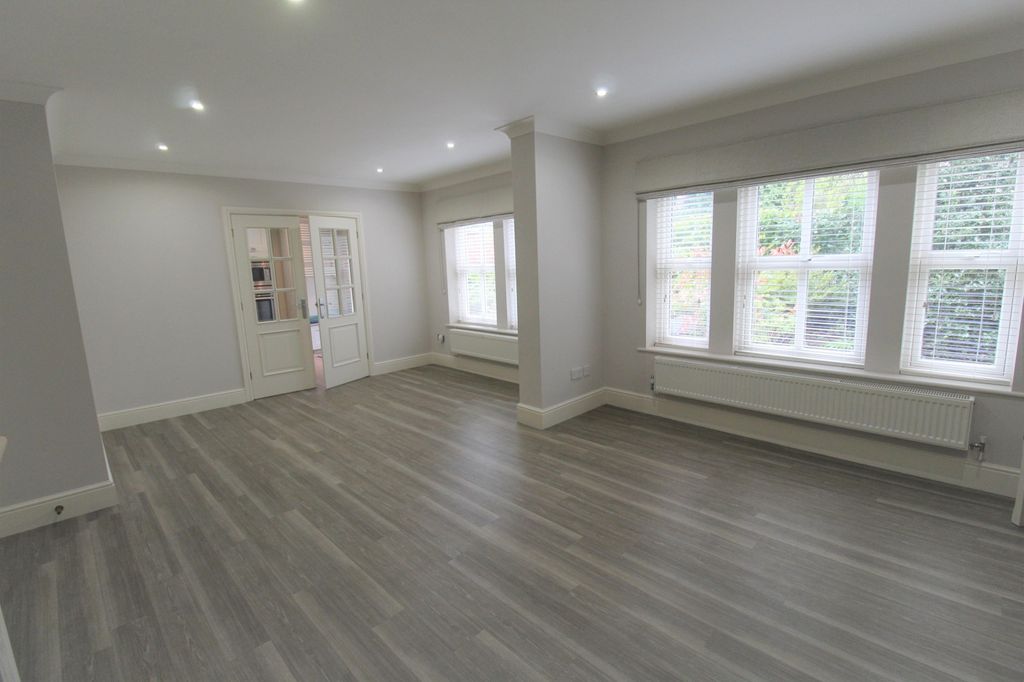 Property photo 3 of 14 Lounge/Dining Room