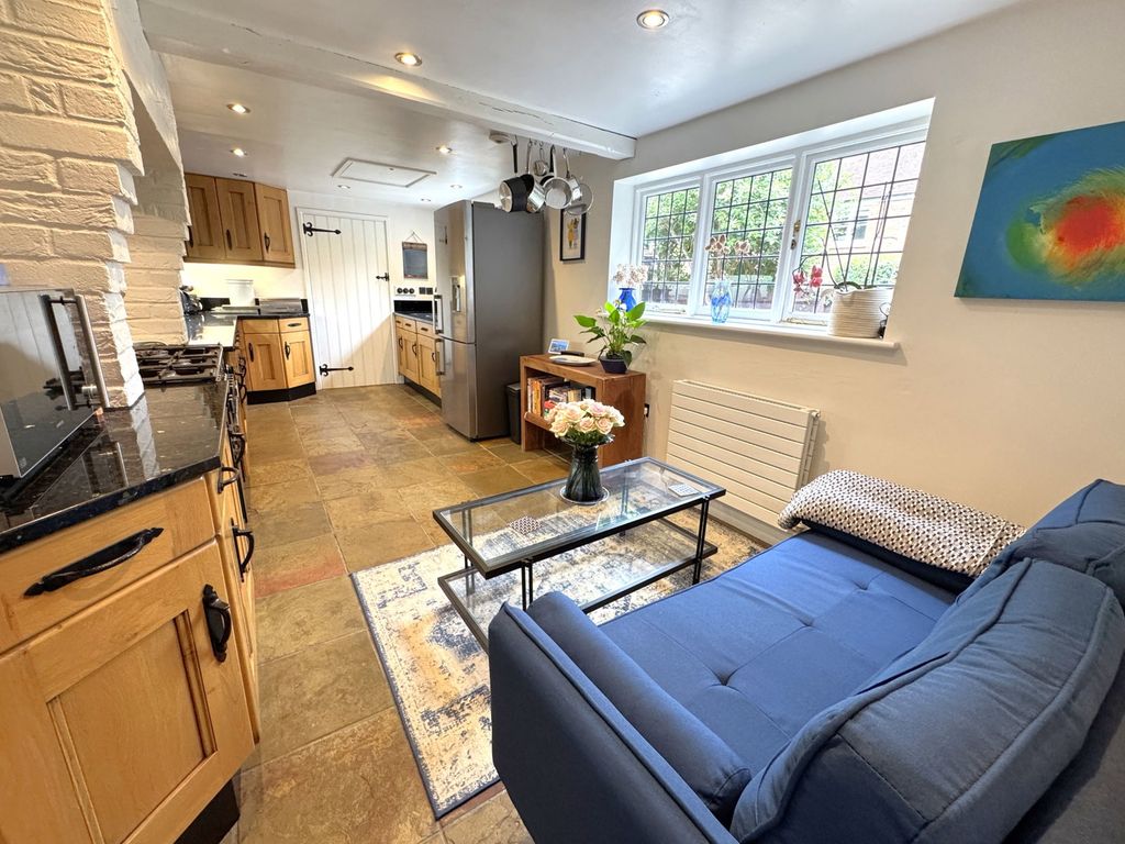 Property photo 2 of 27