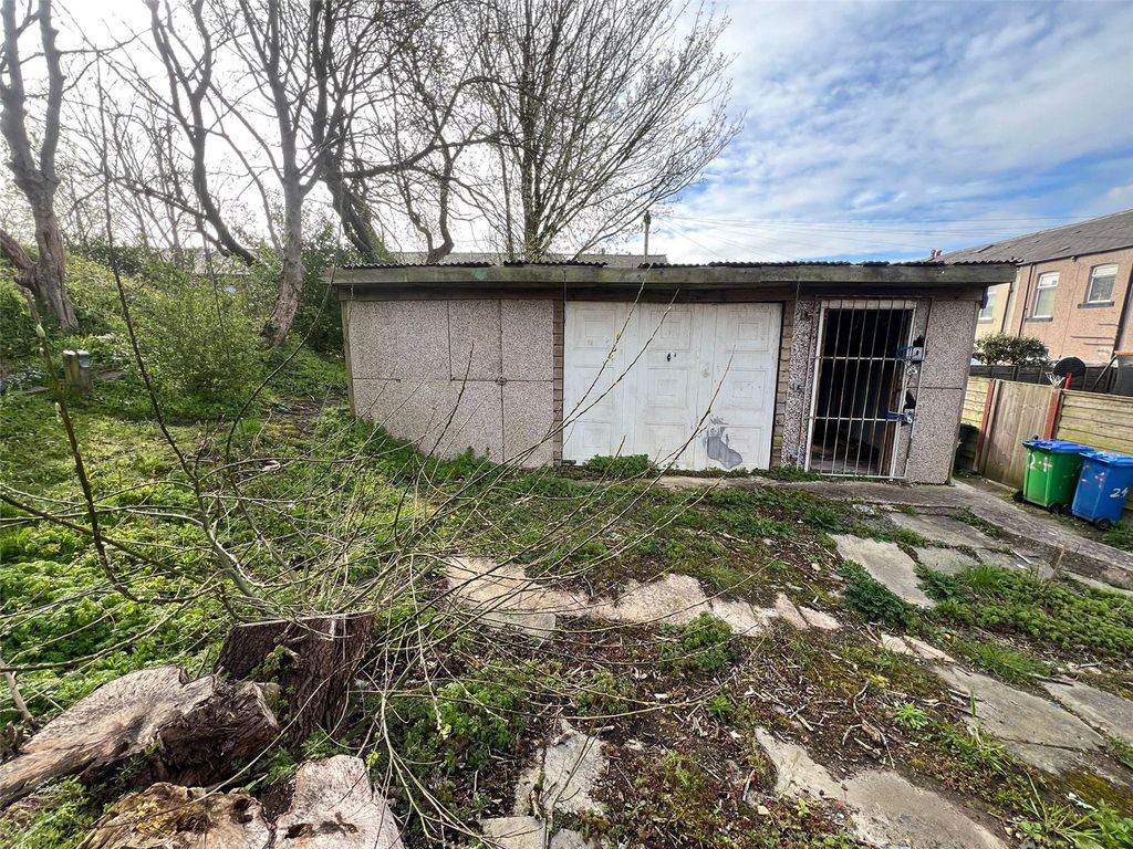 Property photo 2 of 6 Picture No. 08