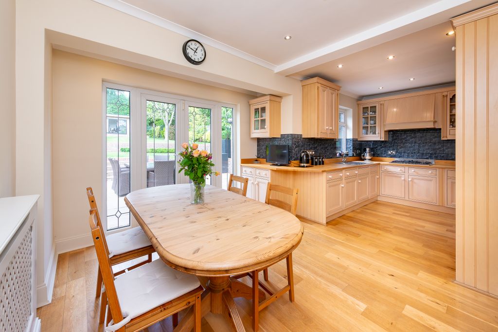 Property photo 3 of 23