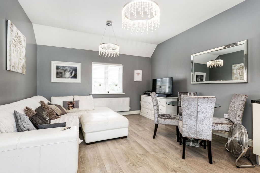 Property photo 3 of 7 8Fb798c5-6B46-4d3c-B