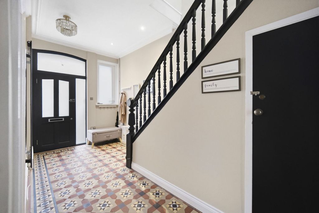 Property photo 3 of 43