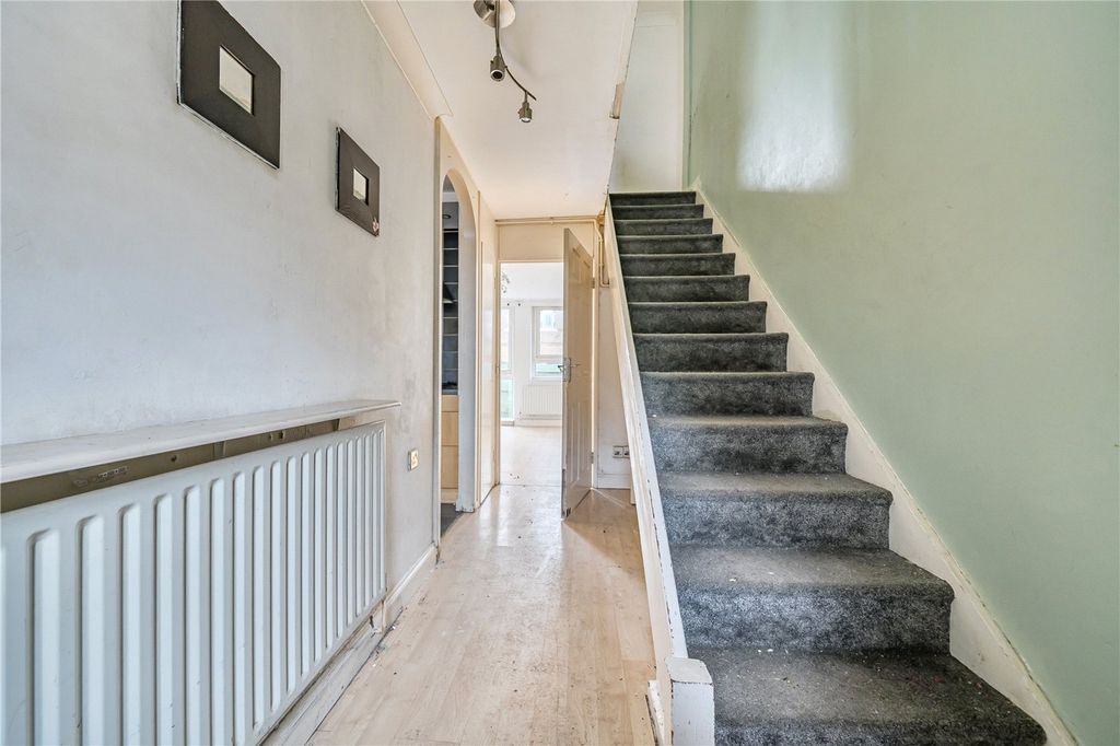 Property photo 2 of 18 Picture No. 12