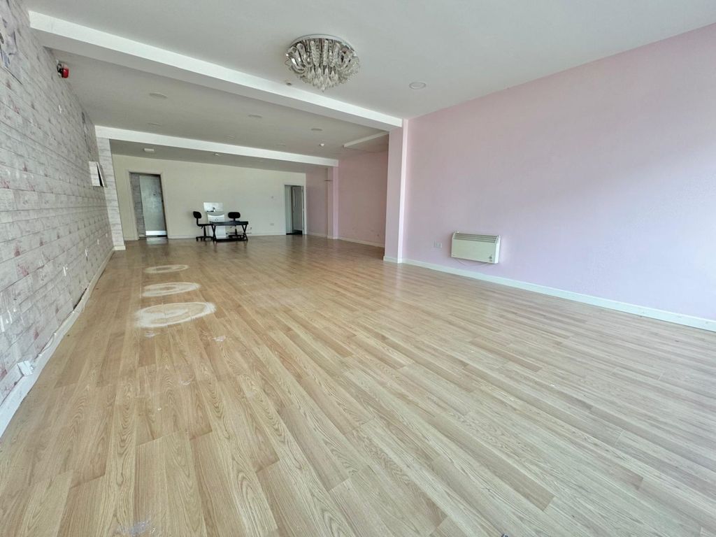 Property photo 2 of 12 8Be2A9B9-E3B9-488A-9Afe-1Bee040Dca8d