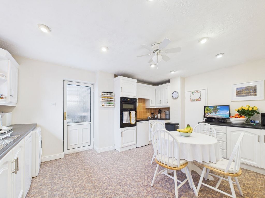 Property photo 3 of 32