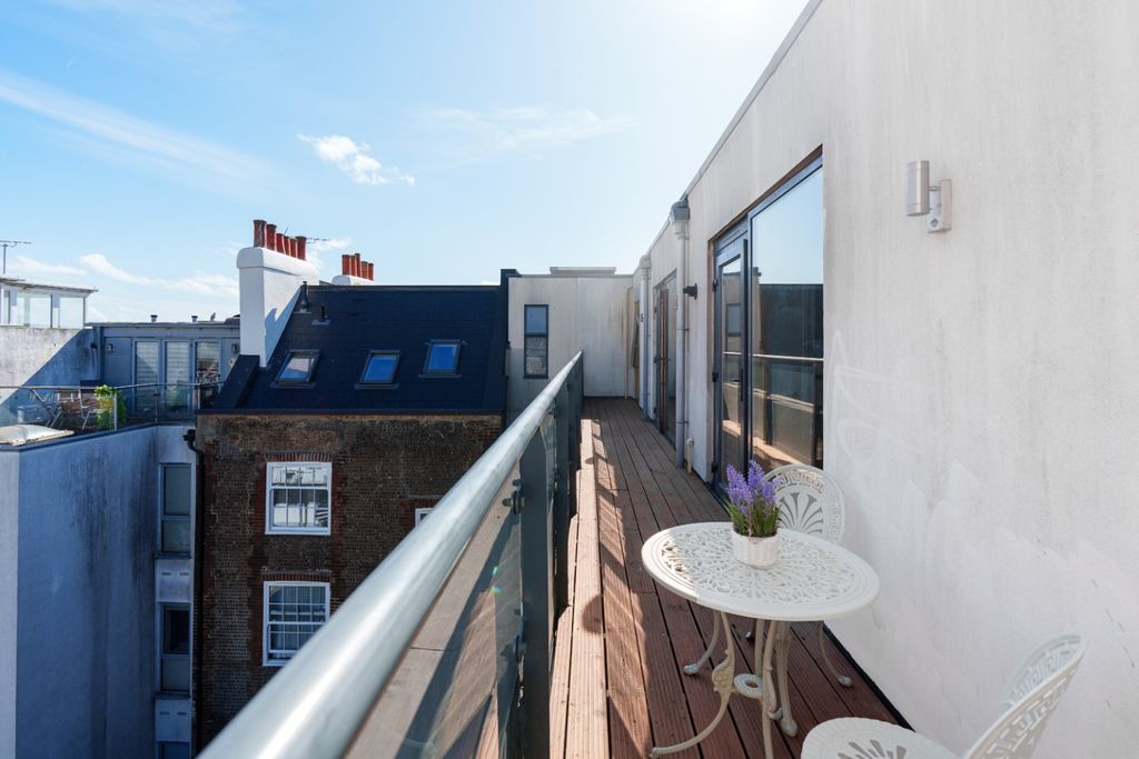 Property photo 2 of 14 4516033