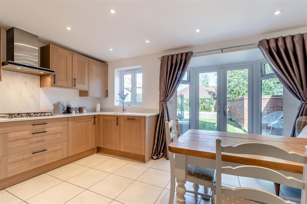 Property photo 3 of 15 8649044-Interior06.Jpg