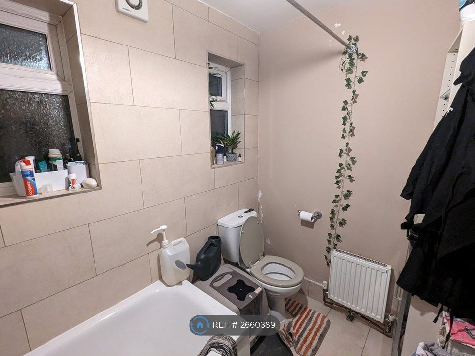Property photo 3 of 11 Bath-View-2