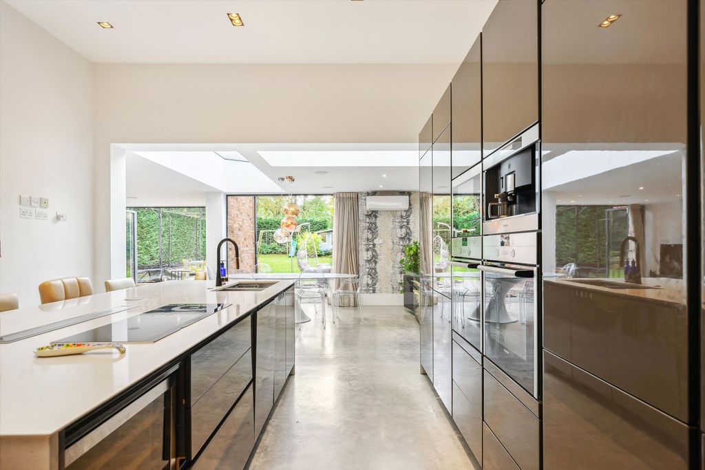 Property photo 3 of 40 Image