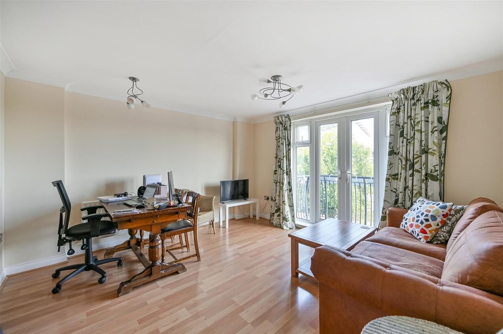 Property photo 2 of 9