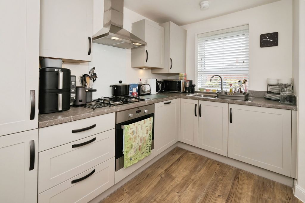 Property photo 2 of 17 Kitchen