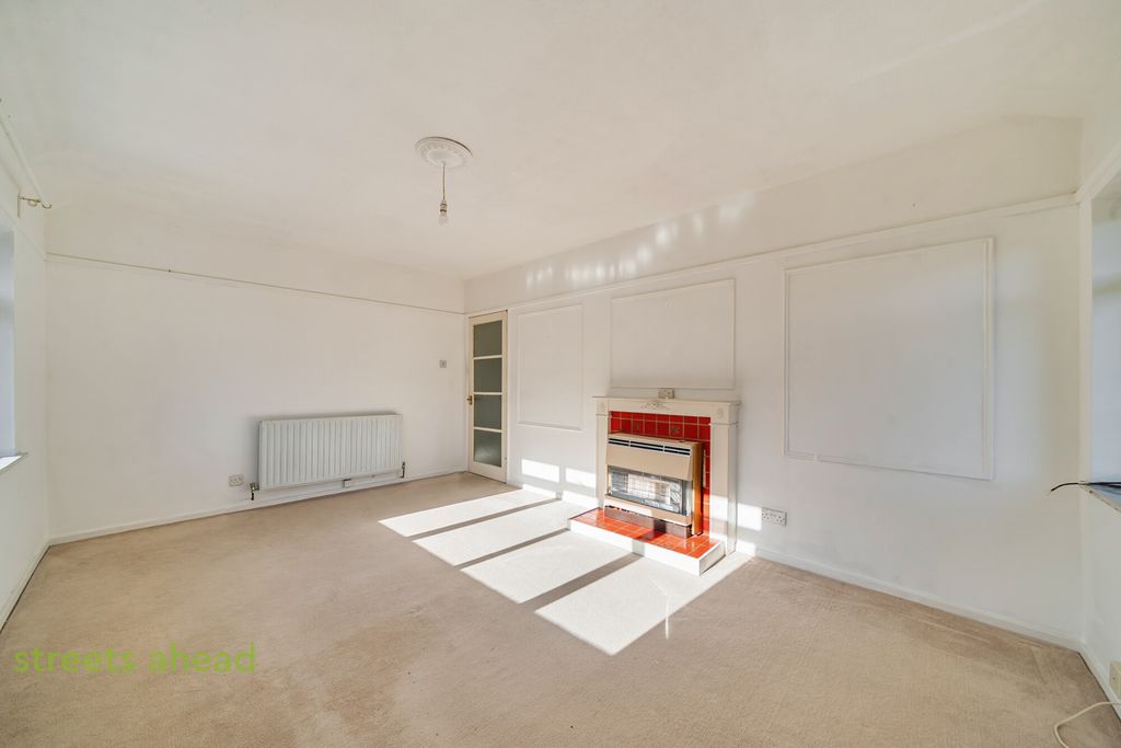 Property photo 3 of 16 d2B25Cec-0d4d-440...