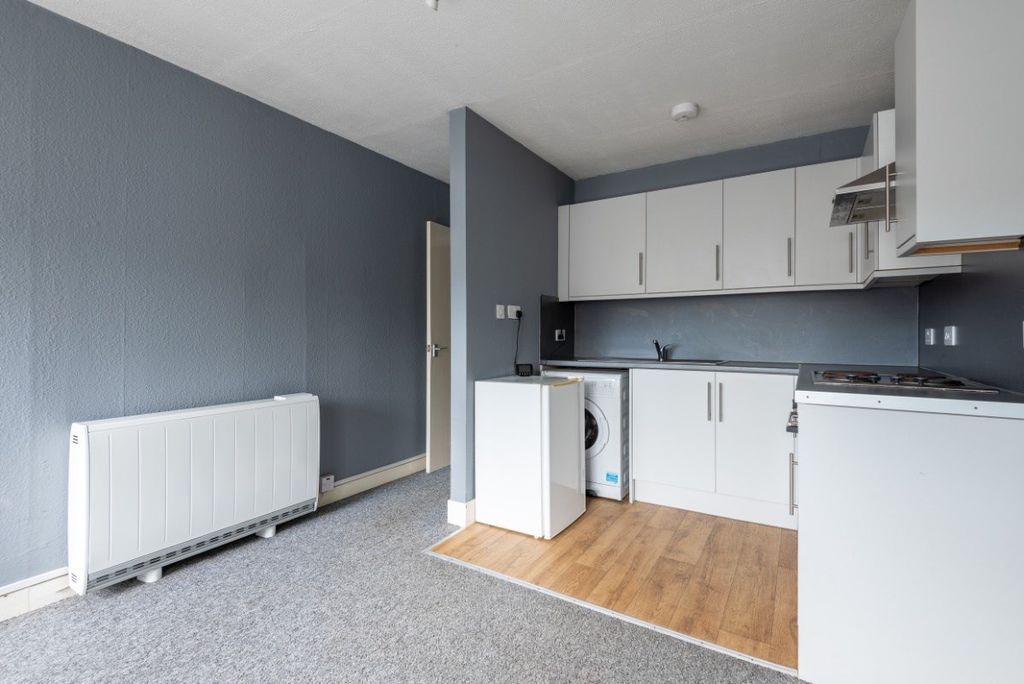 Property photo 3 of 8 Gallery