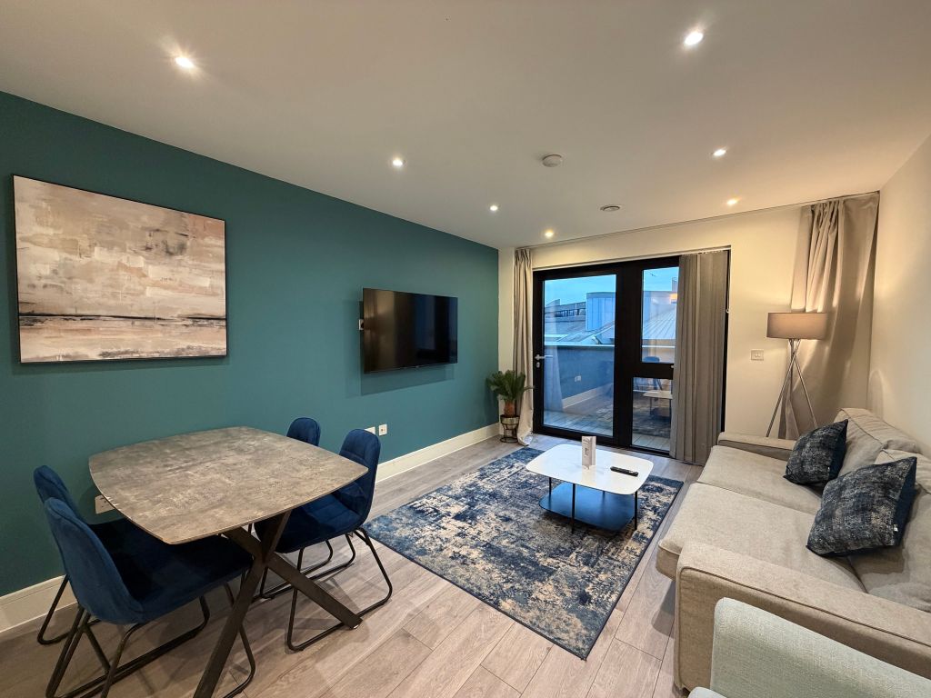 Property photo 1 of 25 Living Room