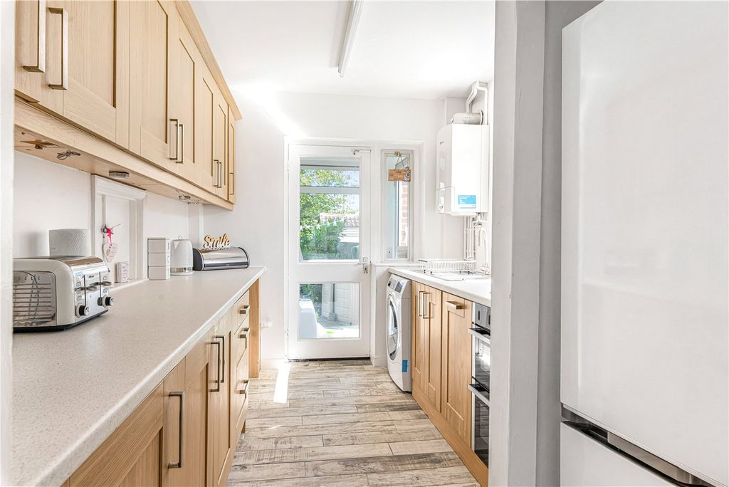 Property photo 3 of 17 Kitchen