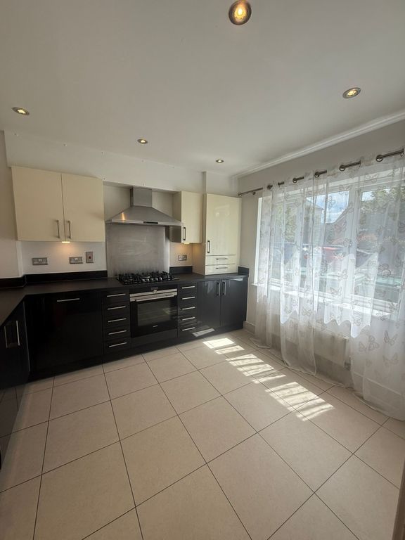 Property photo 2 of 25