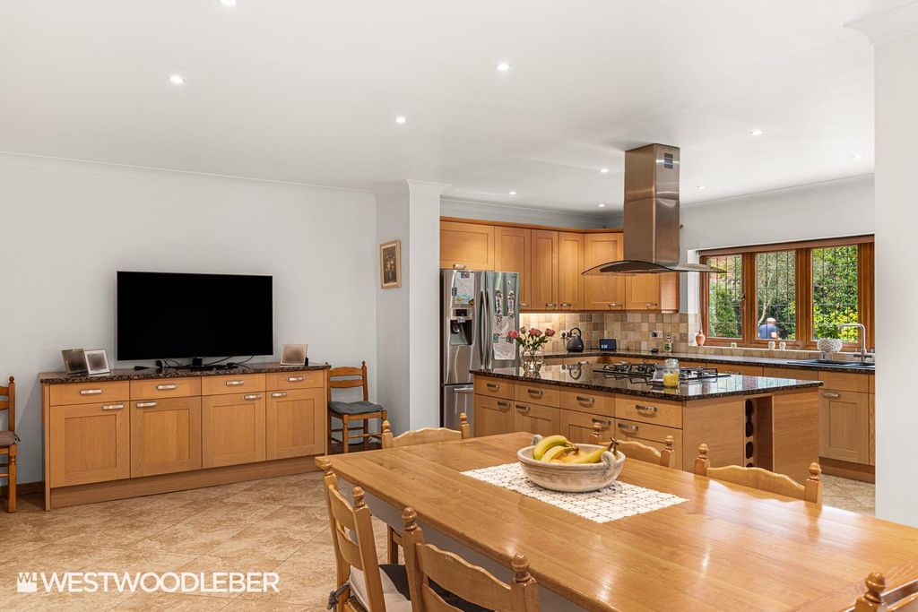 Property photo 3 of 39 Highroad_10.Jpg