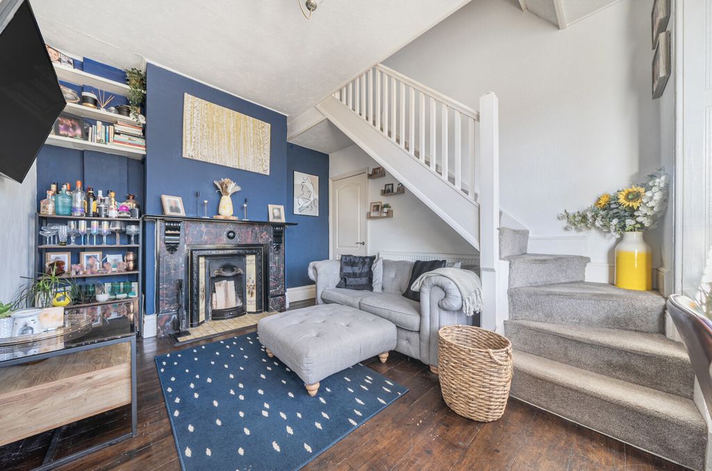 Property photo 2 of 13 1385036-14-6925c6...